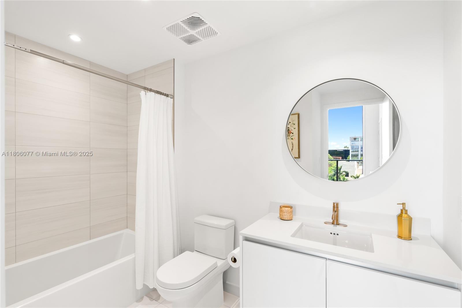 2678 Tigertail Ave #713, Miami FL 33133