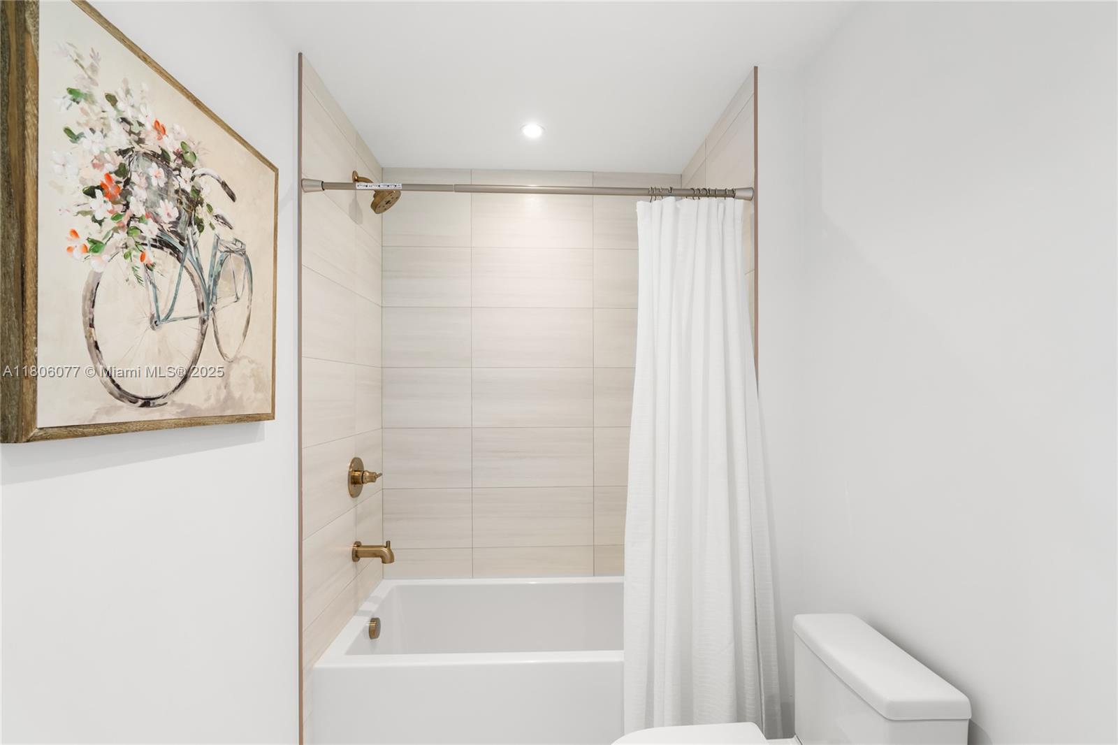 2678 Tigertail Ave #713, Miami FL 33133