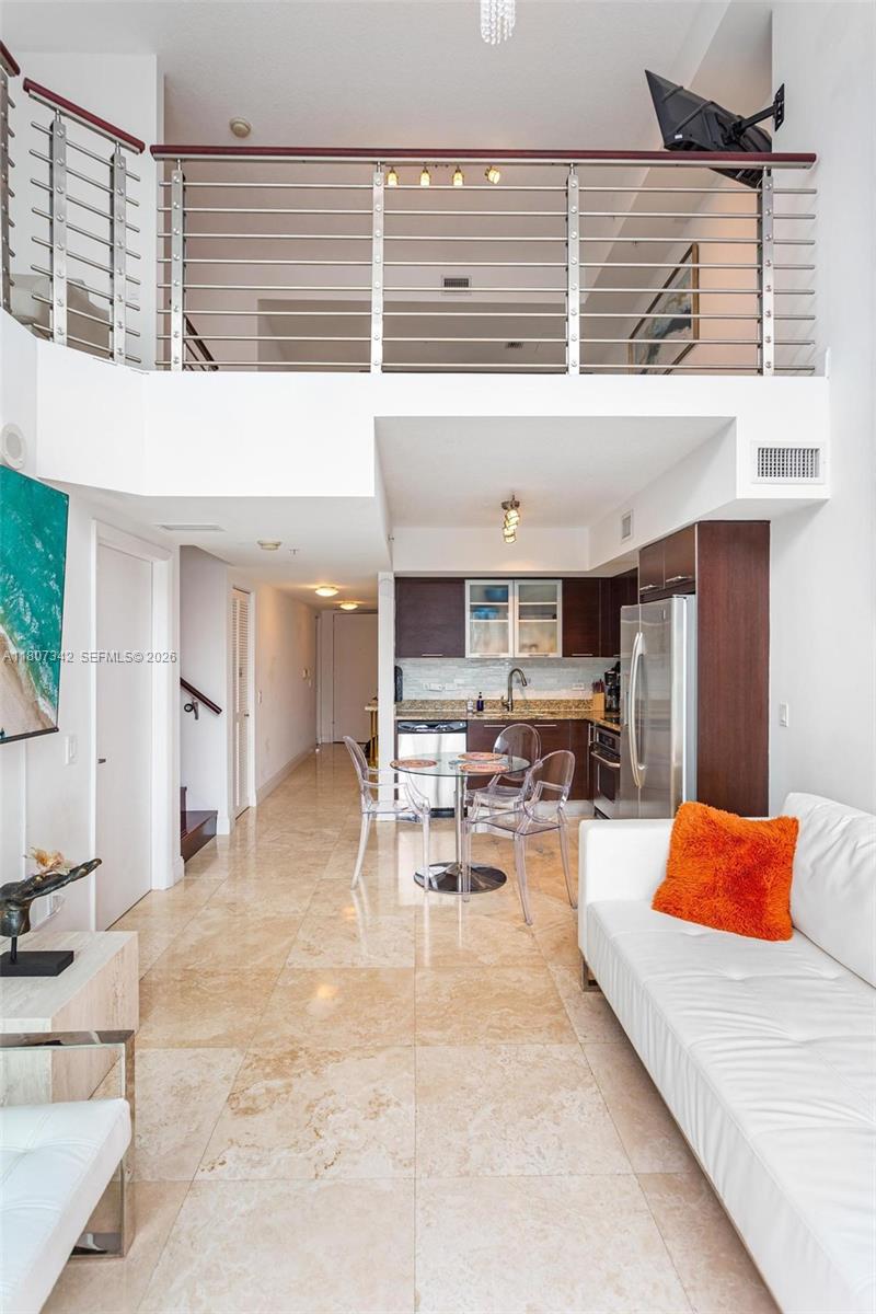 41 SE 5th St #2008, Miami FL 33131