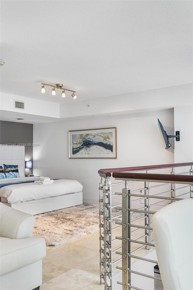 41 SE 5th St #2008, Miami FL 33131