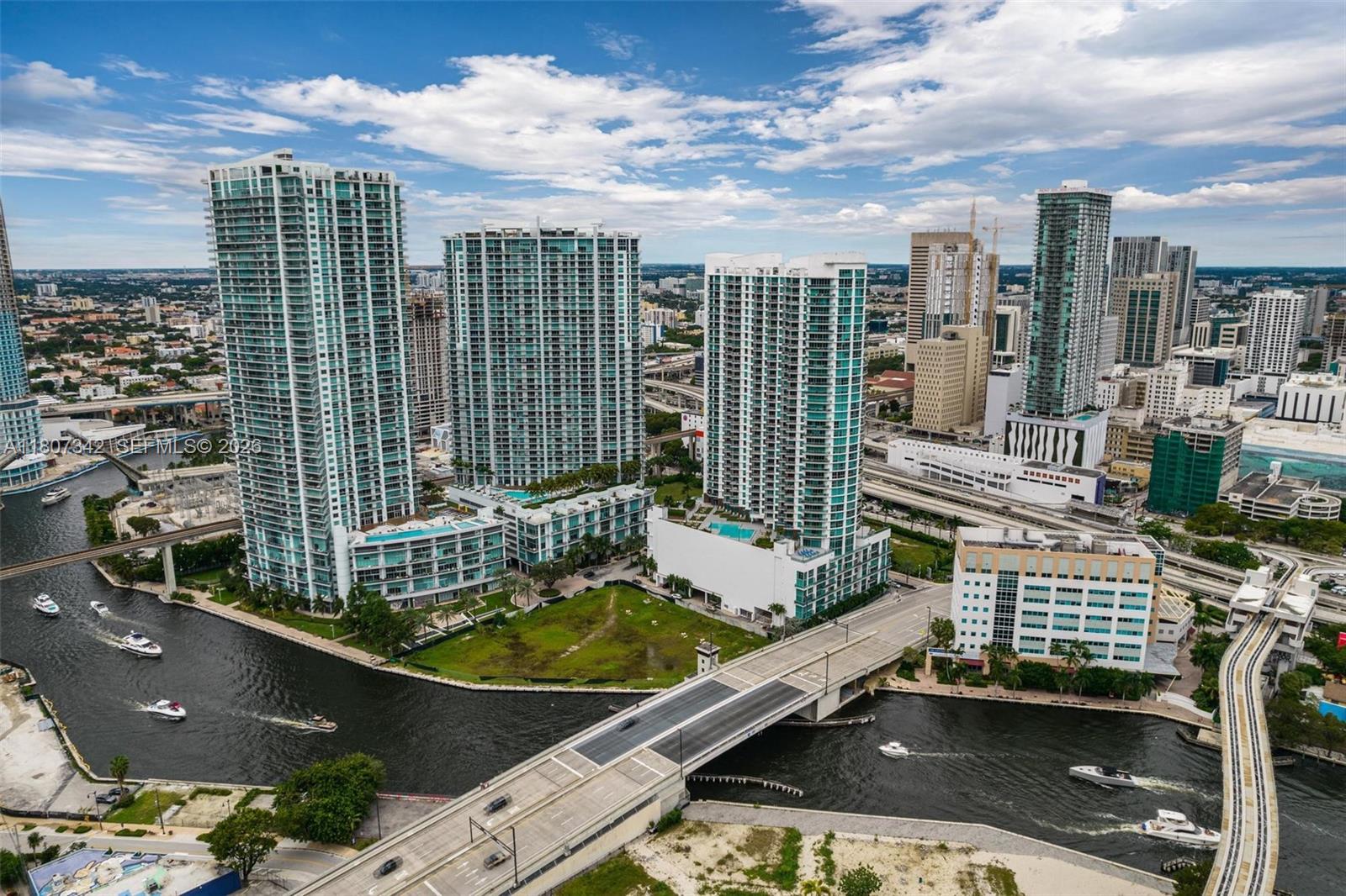 41 SE 5th St #2008, Miami FL 33131
