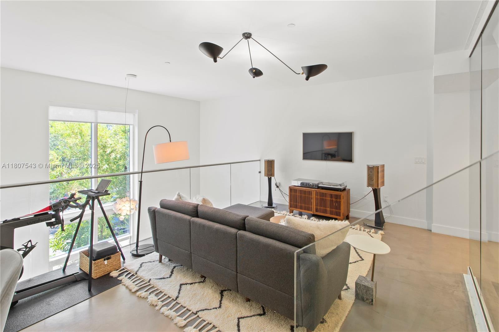 455 NE 39th St #102, Miami FL 33137