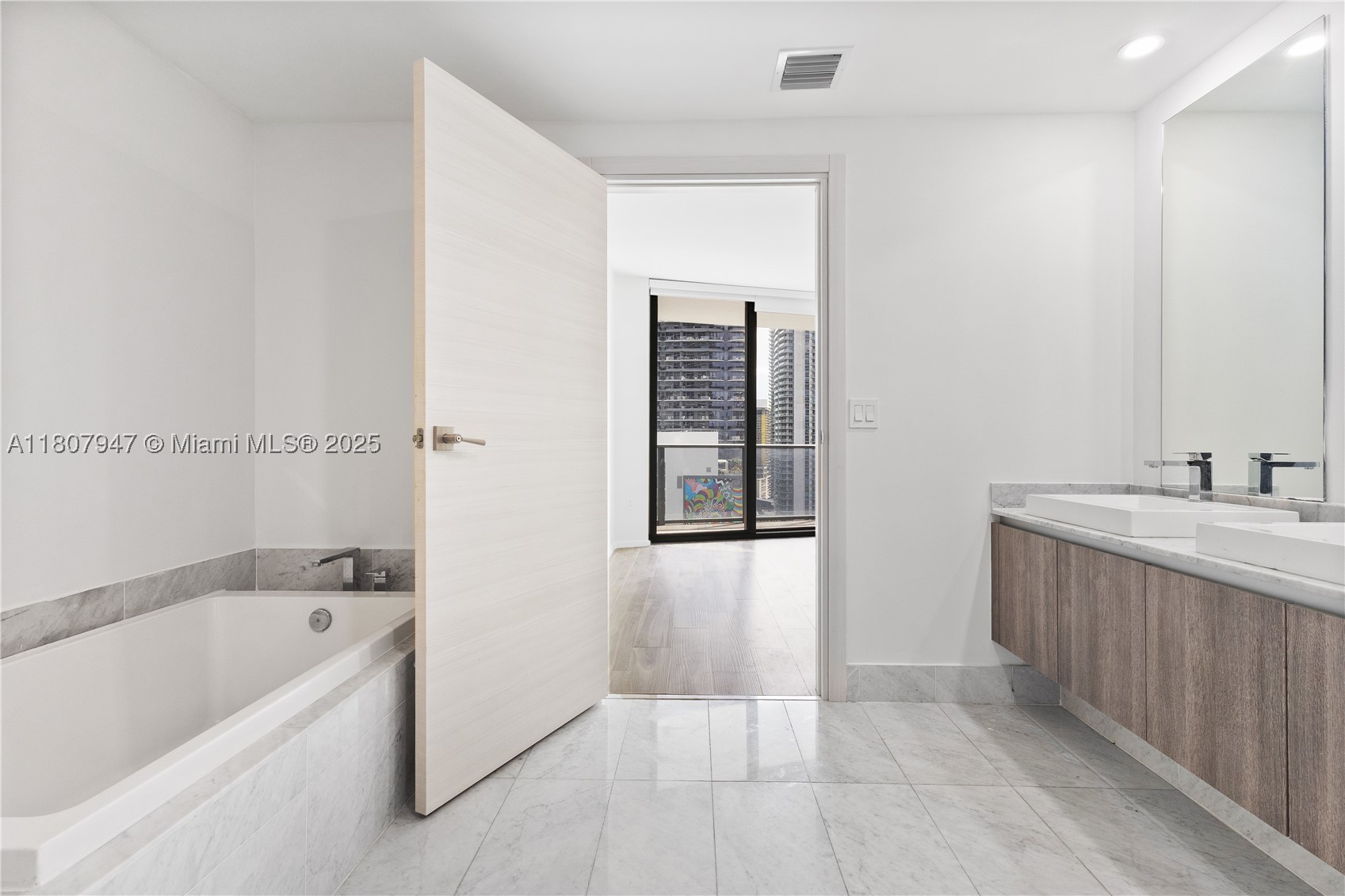 801 S Miami Ave #2201, Miami FL 33130