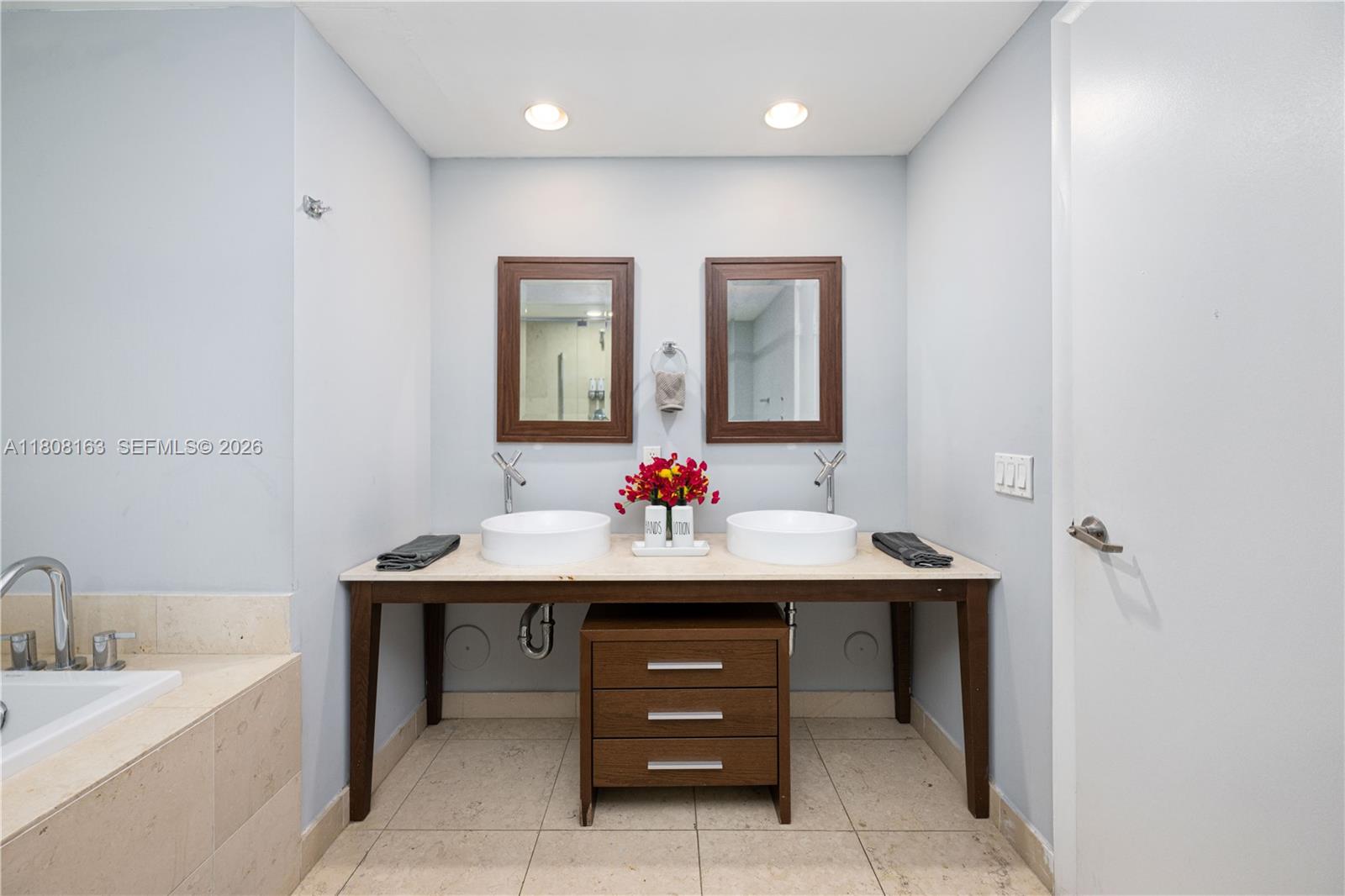 485 Brickell Ave #1604, Miami FL 33131