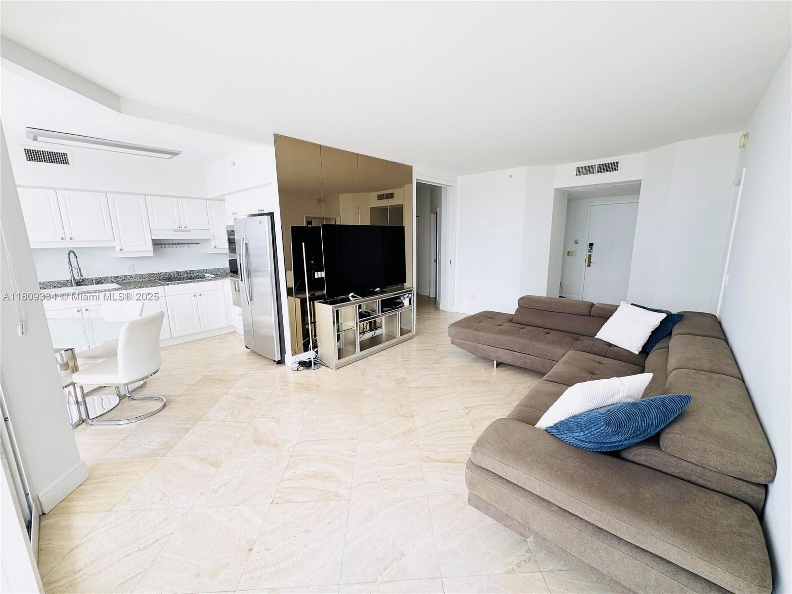 4779 Collins Ave #2106, Miami Beach FL 33140