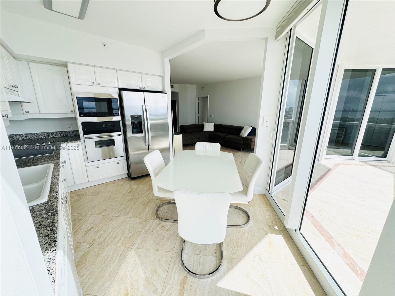 4779 Collins Ave #2106, Miami Beach FL 33140