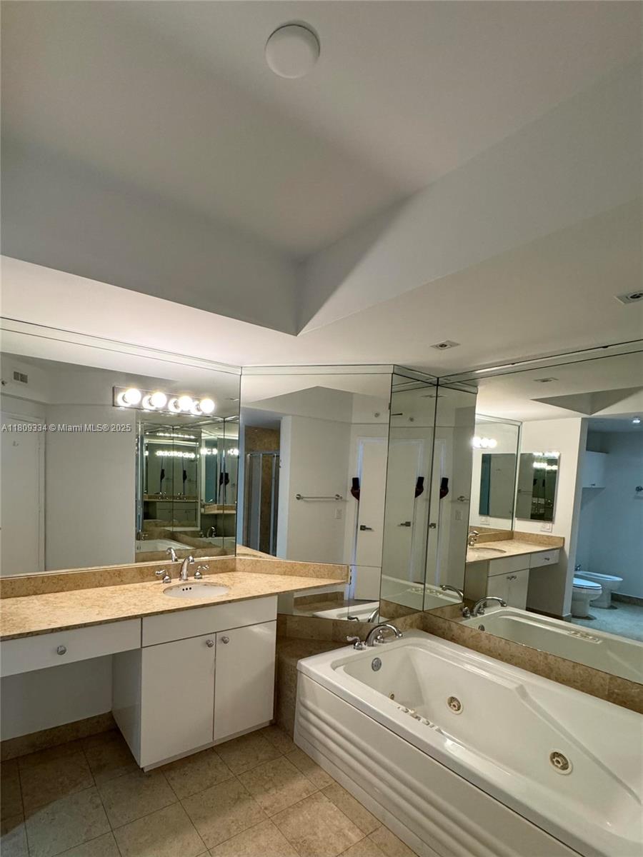 4779 Collins Ave #2106, Miami Beach FL 33140