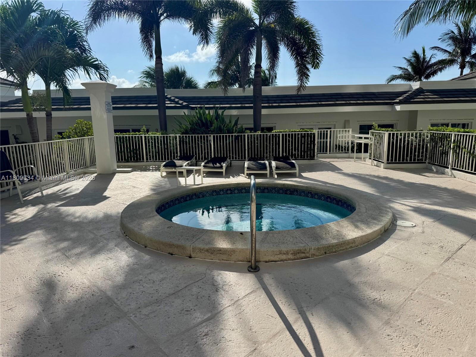 4779 Collins Ave #2106, Miami Beach FL 33140