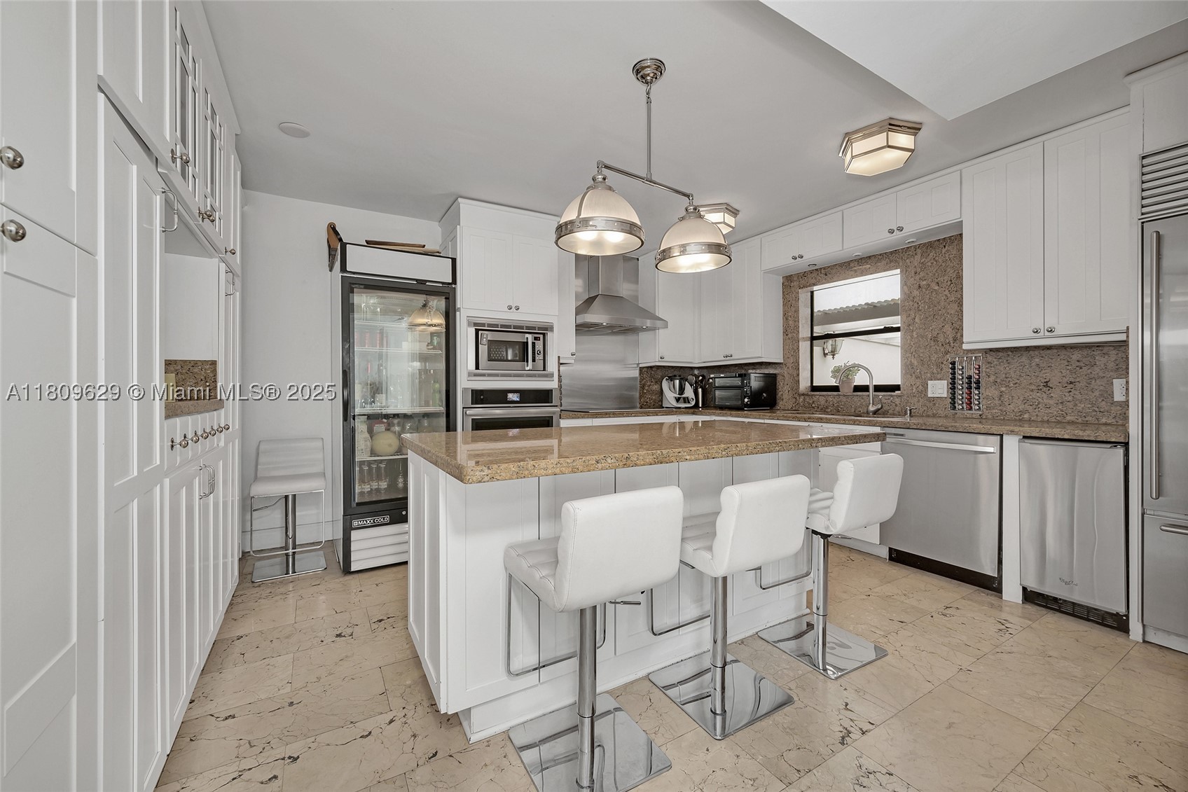 201 Knollwood Dr, Key Biscayne FL 33149