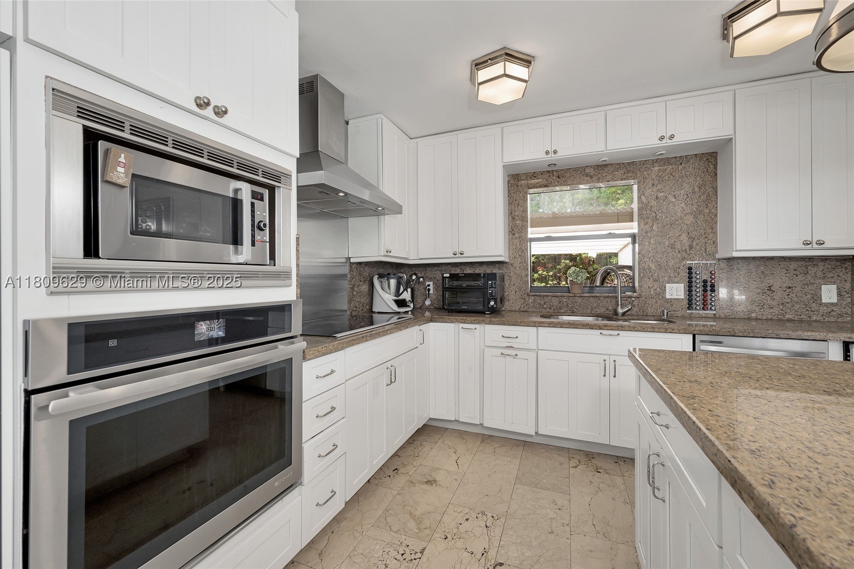 201 Knollwood Dr, Key Biscayne FL 33149