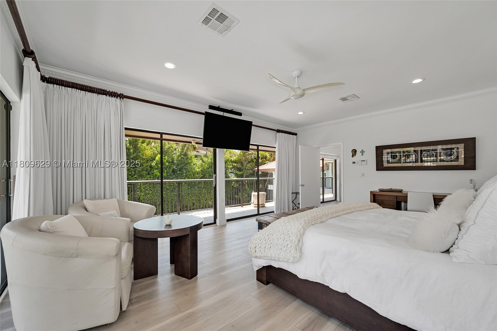 201 Knollwood Dr, Key Biscayne FL 33149
