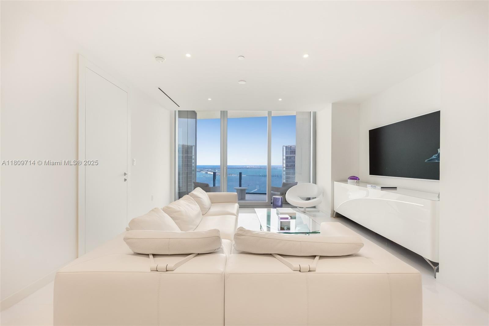 300 Biscayne Blvd Way #5205W, Miami FL 33131