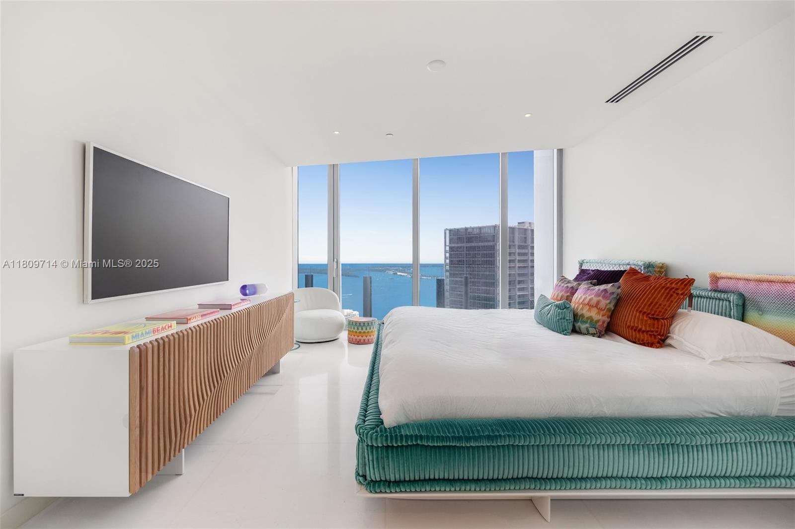 300 Biscayne Blvd Way #5205W, Miami FL 33131