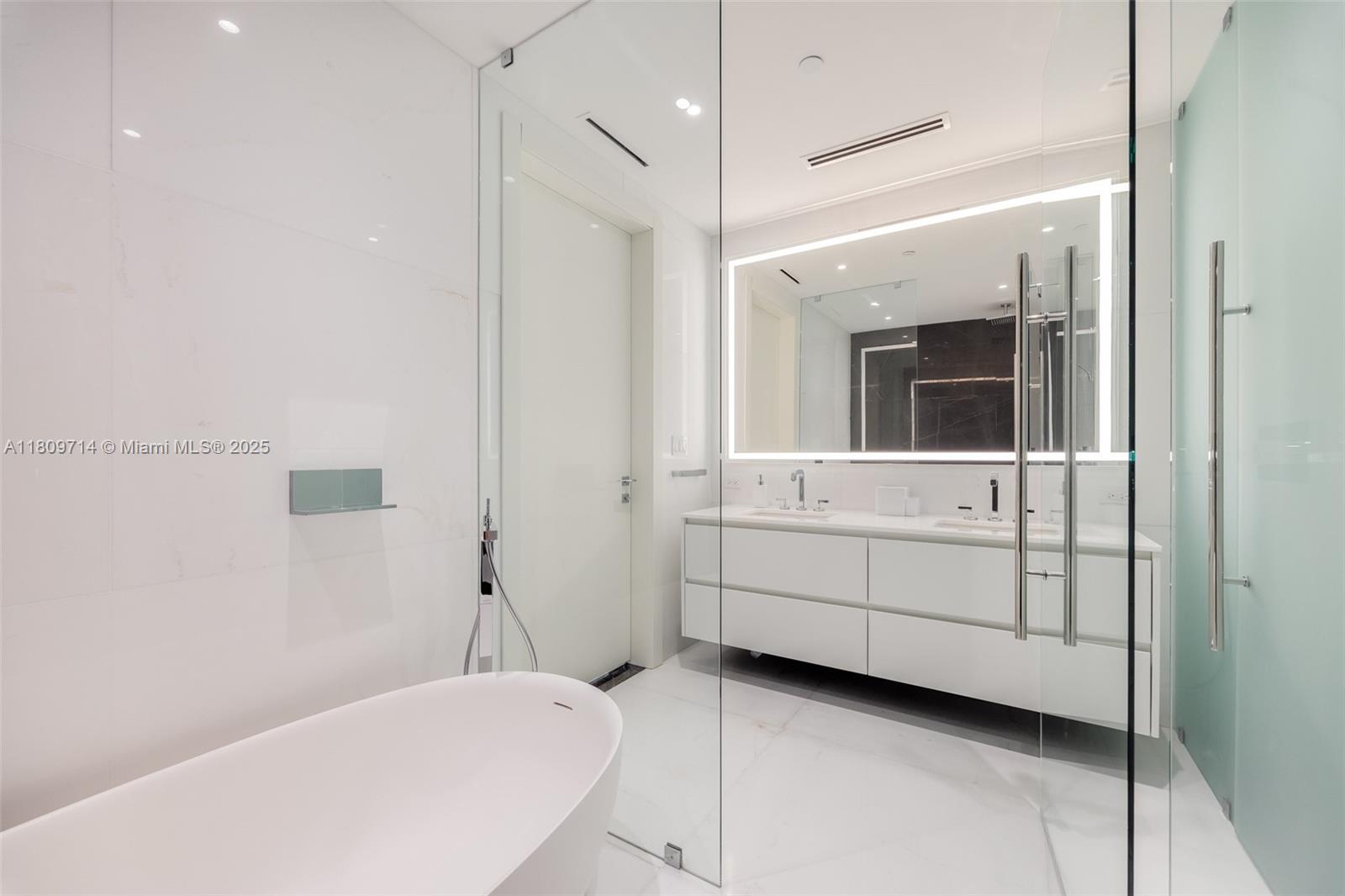 300 Biscayne Blvd Way #5205W, Miami FL 33131