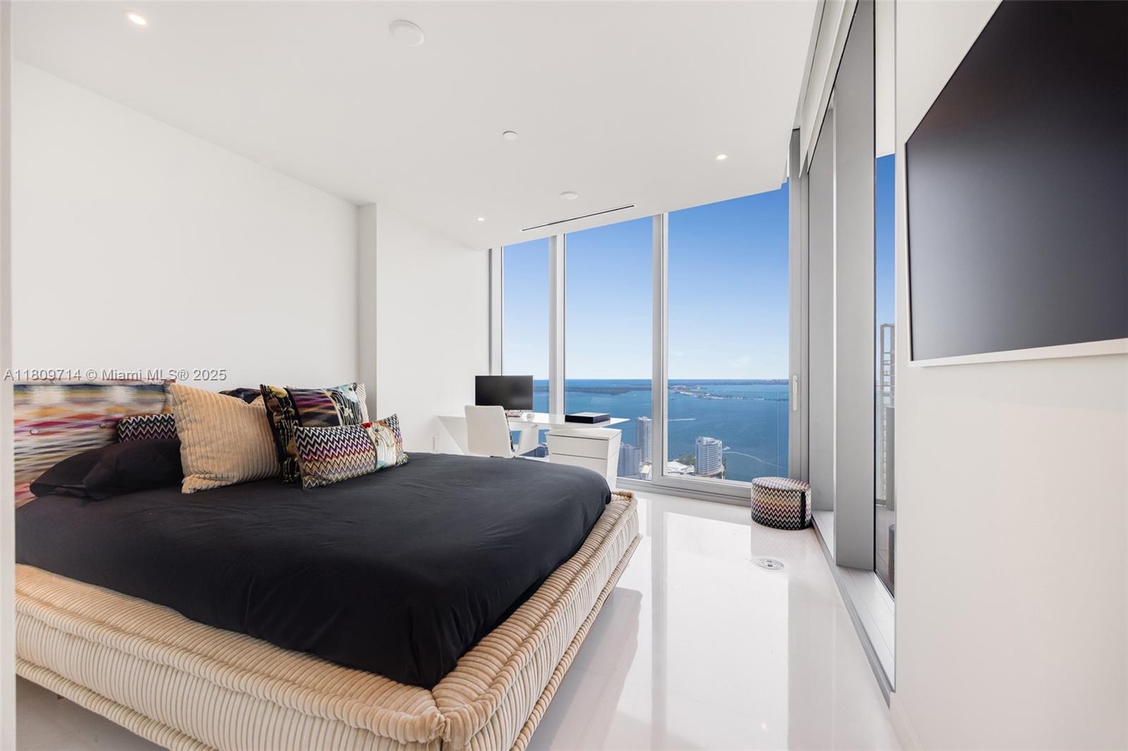 300 Biscayne Blvd Way #5205W, Miami FL 33131