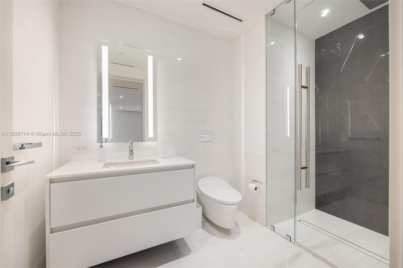 300 Biscayne Blvd Way #5205W, Miami FL 33131