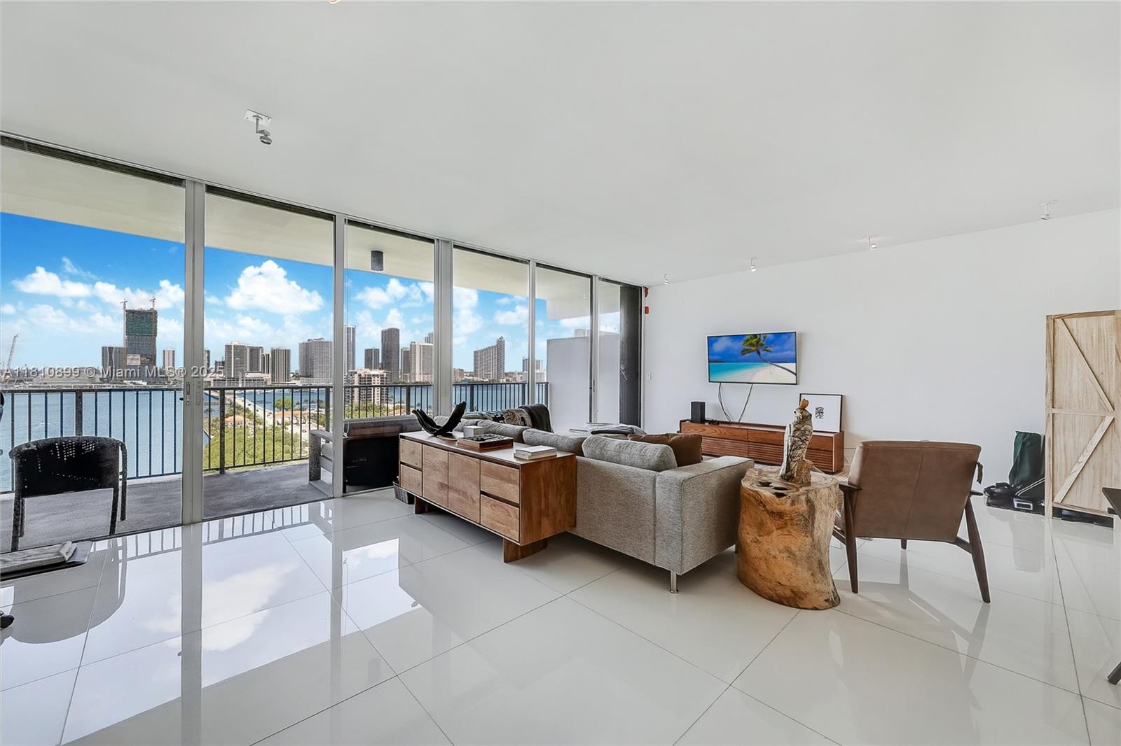 1000 Venetian Way #1306, Miami FL 33139