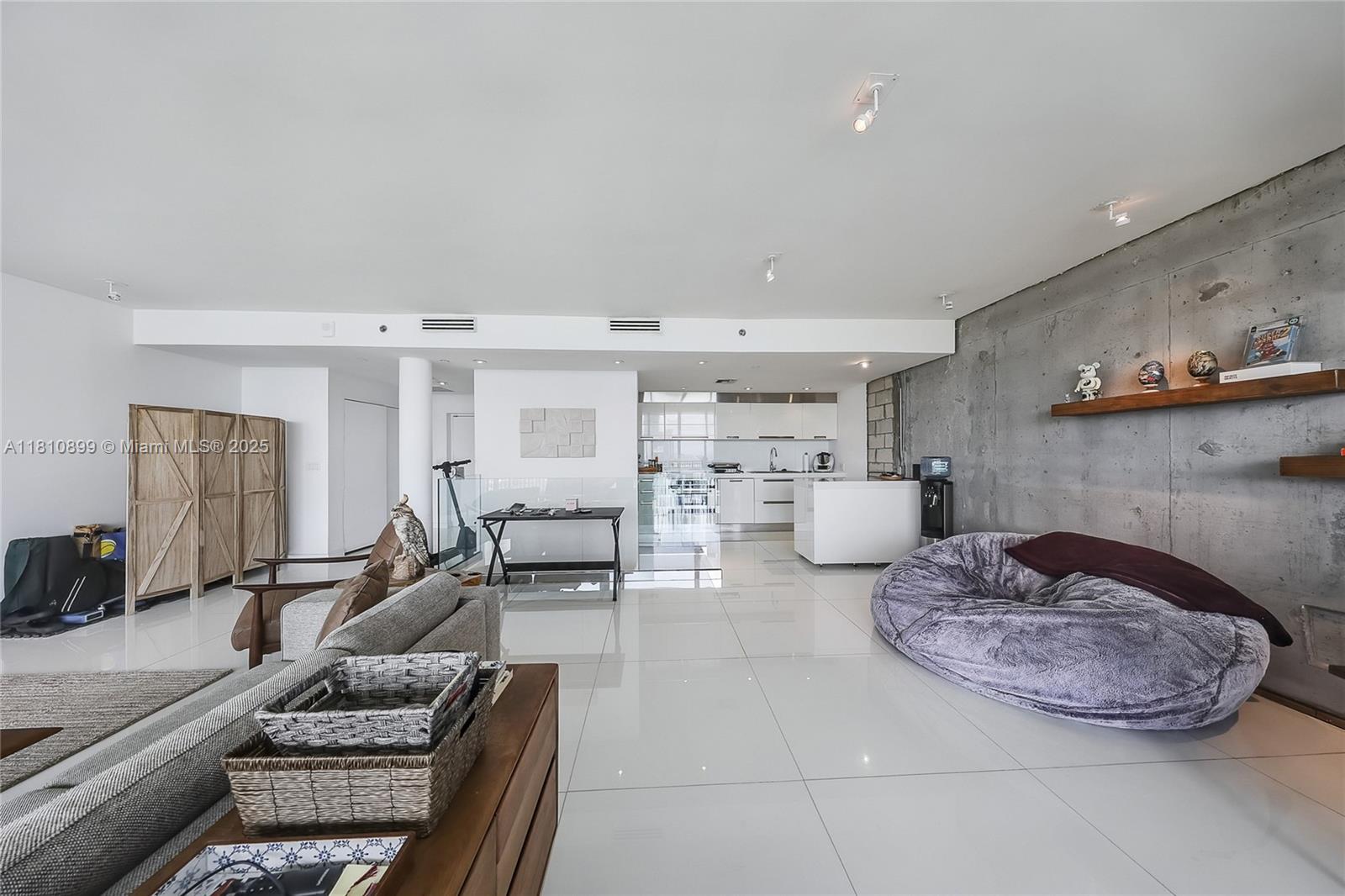 1000 Venetian Way #1306, Miami FL 33139