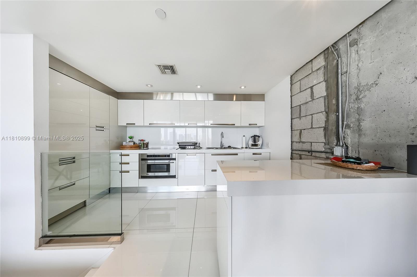 1000 Venetian Way #1306, Miami FL 33139