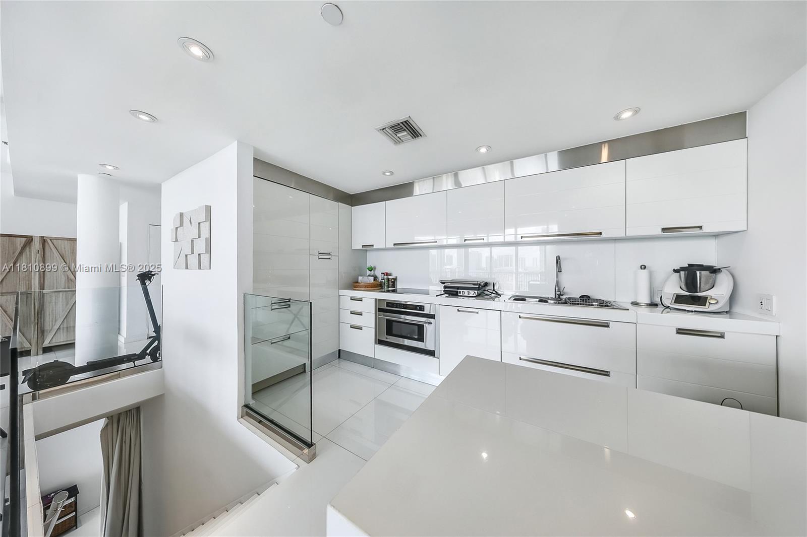 1000 Venetian Way #1306, Miami FL 33139