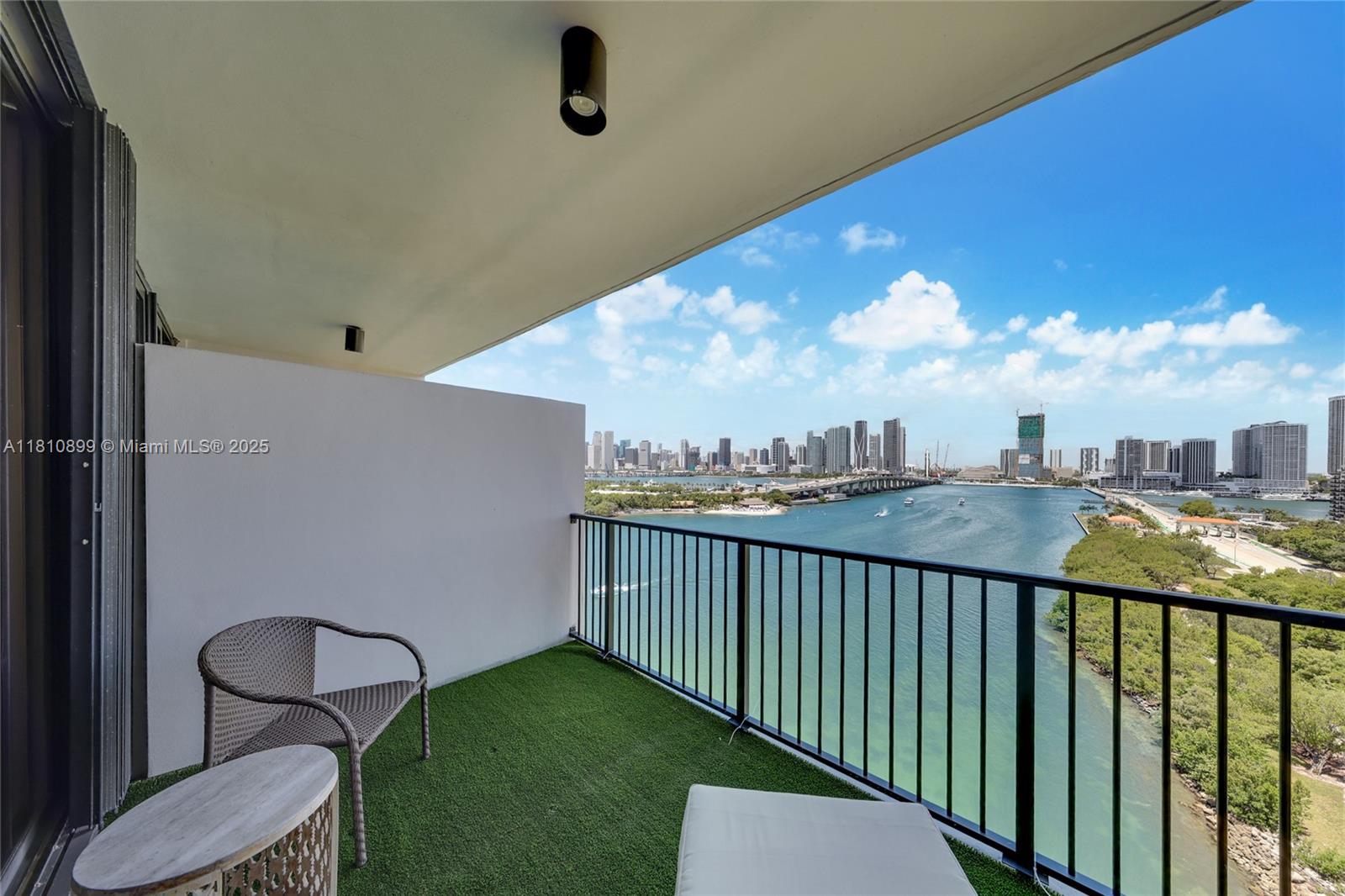 1000 Venetian Way #1306, Miami FL 33139