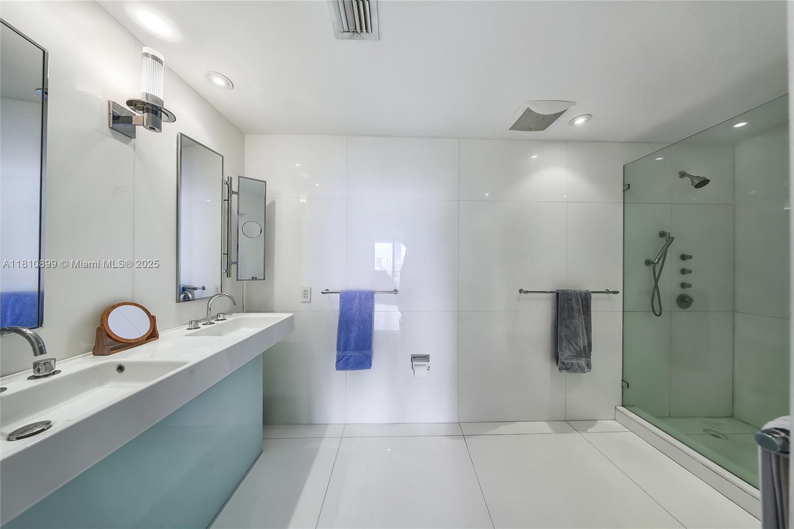 1000 Venetian Way #1306, Miami FL 33139