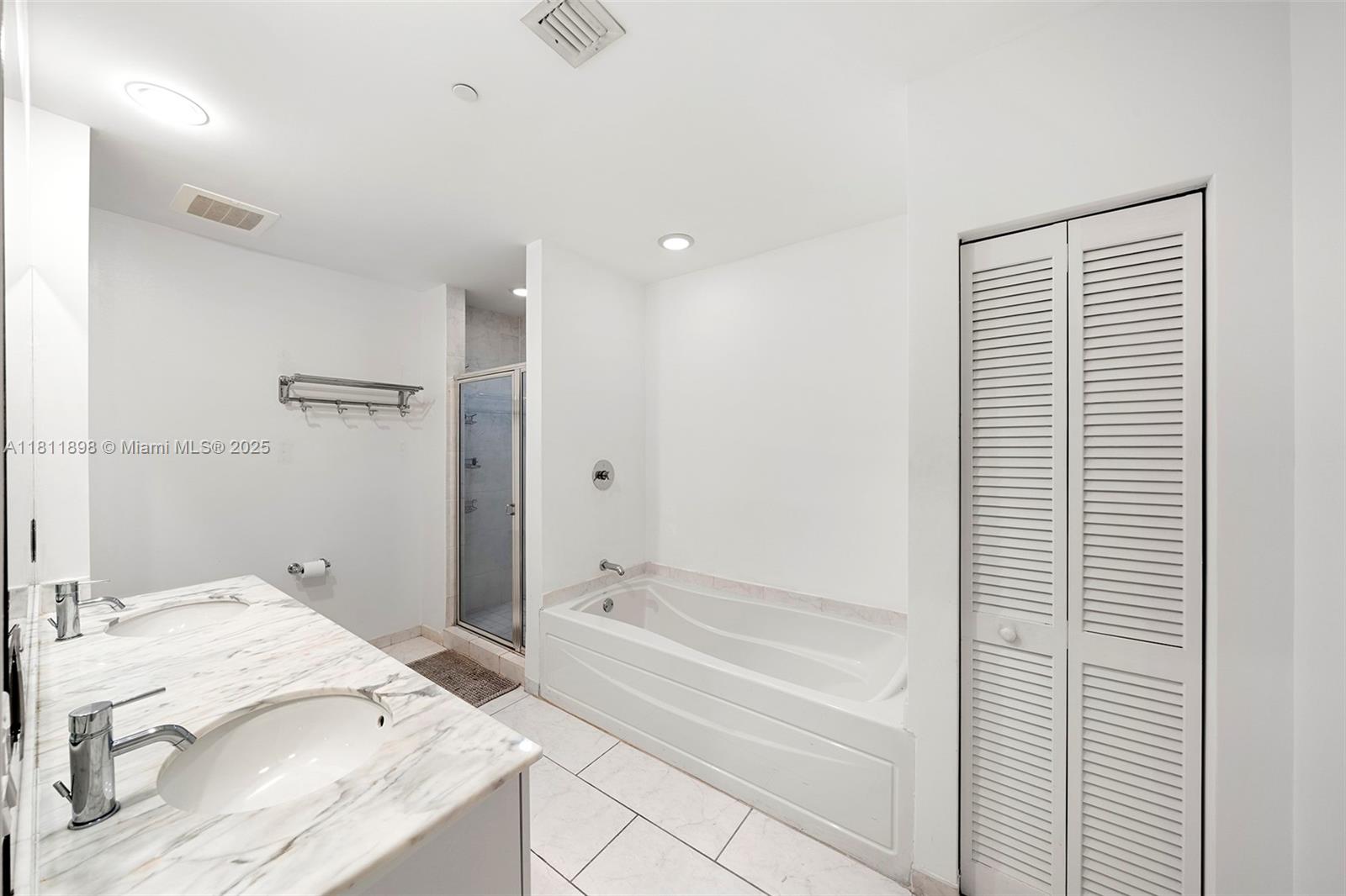 950 Brickell Bay Dr #200, Miami FL 33131