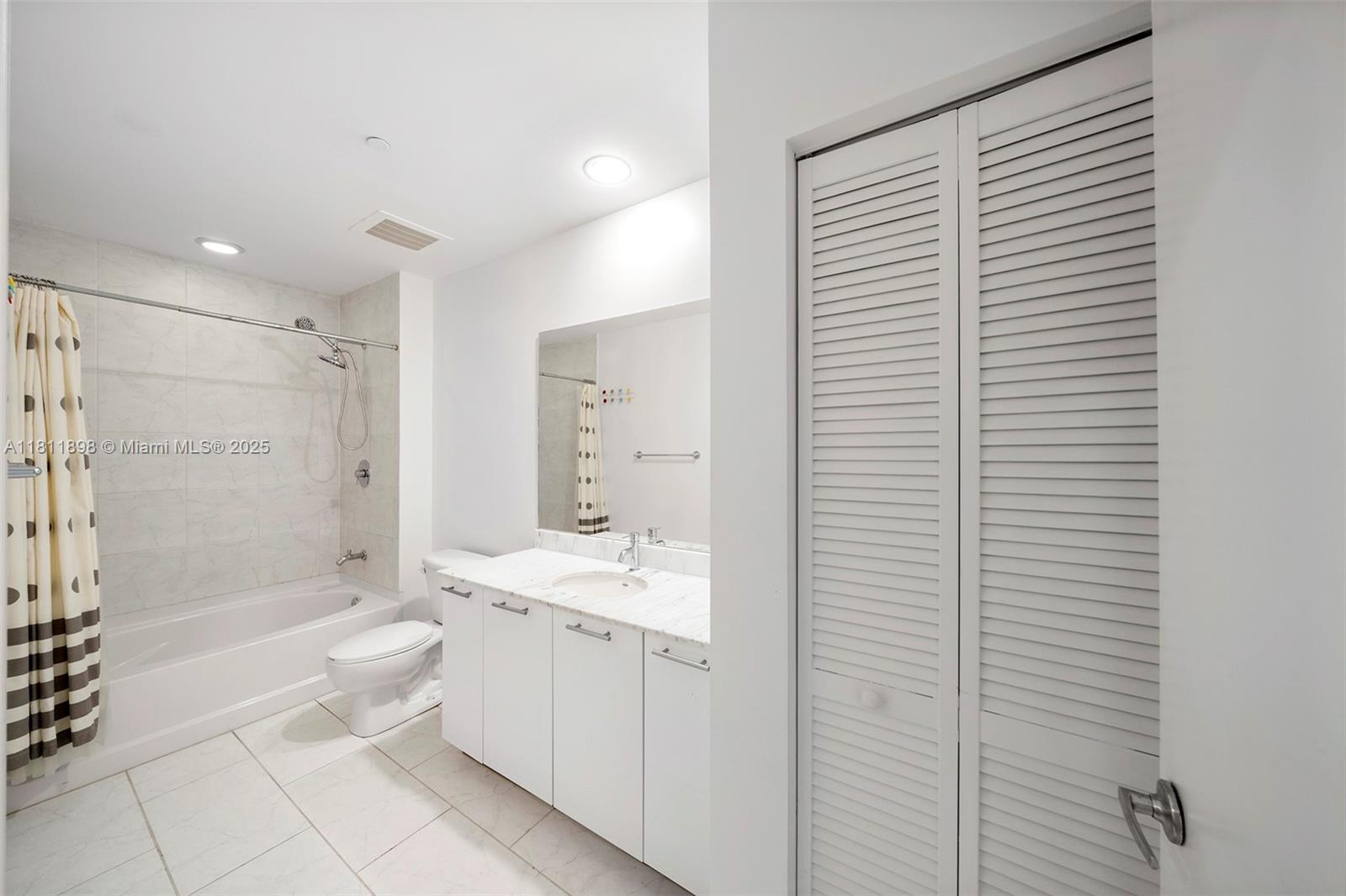 950 Brickell Bay Dr #200, Miami FL 33131