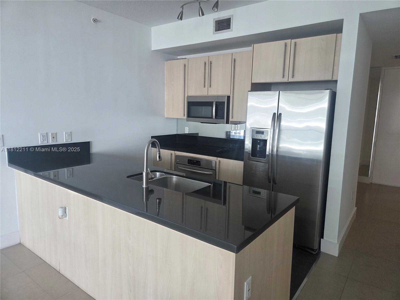 79 SW 12th St #2409, Miami FL 33130
