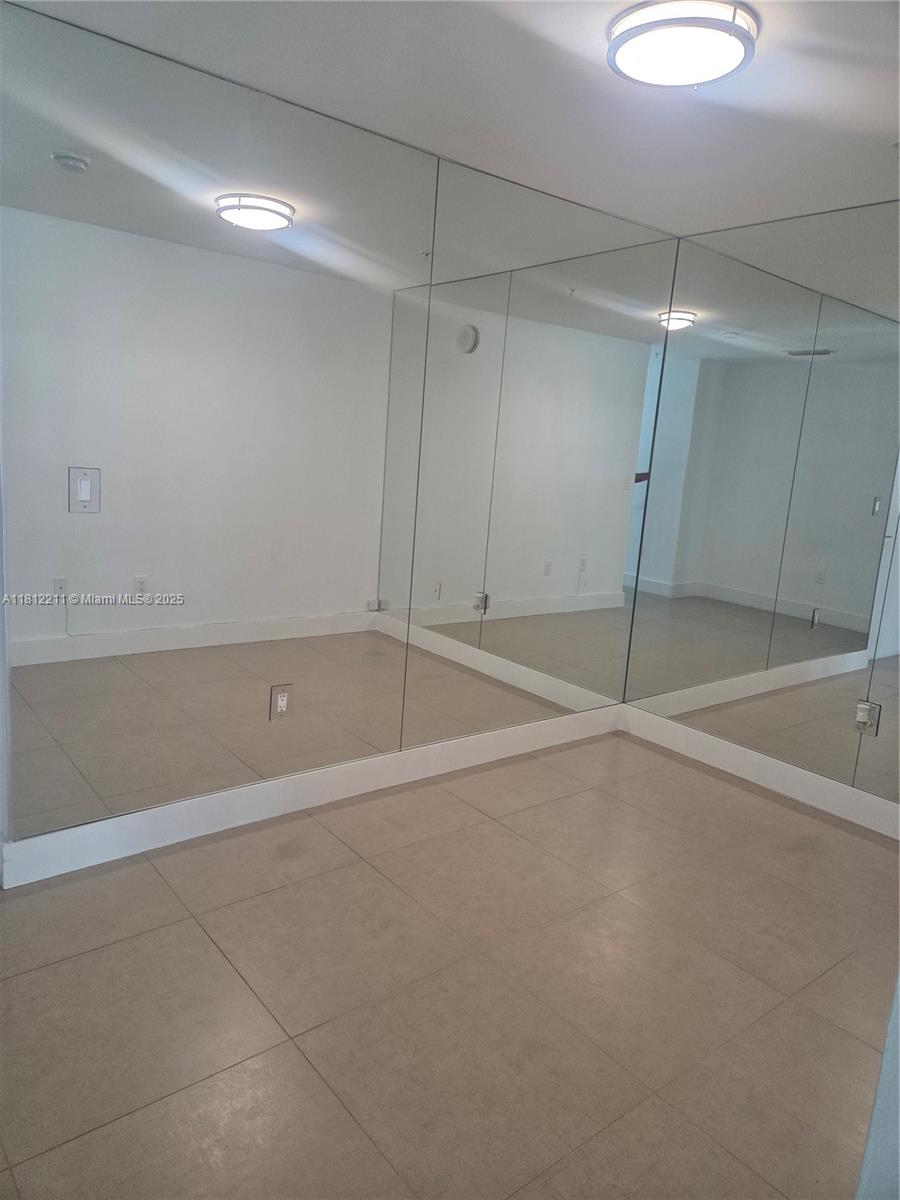 79 SW 12th St #2409, Miami FL 33130