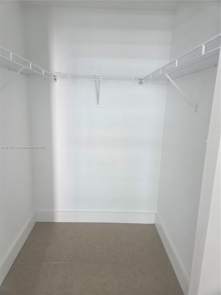 79 SW 12th St #2409, Miami FL 33130