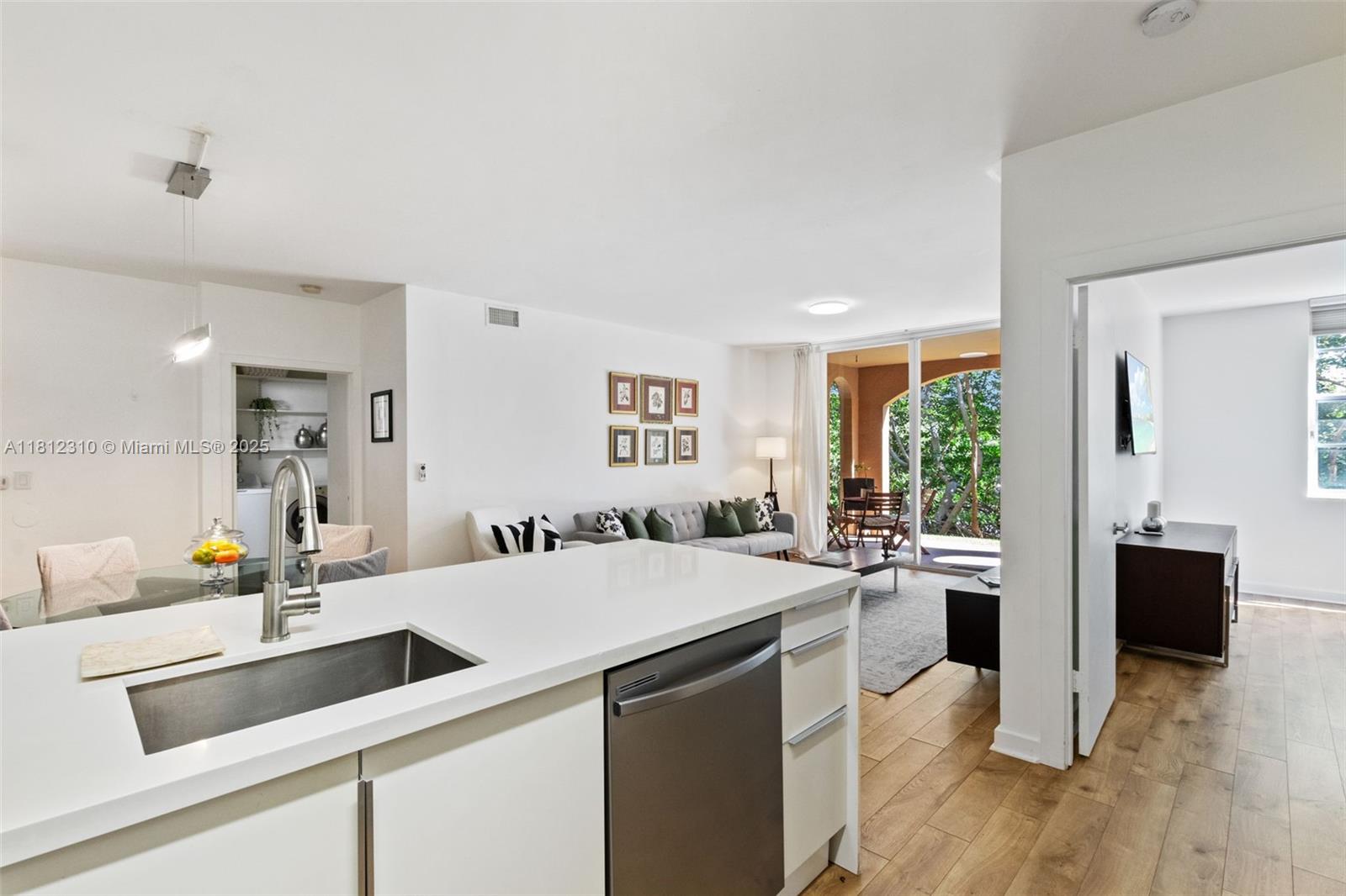19999 E Country Club Dr #1106, Aventura FL 33180