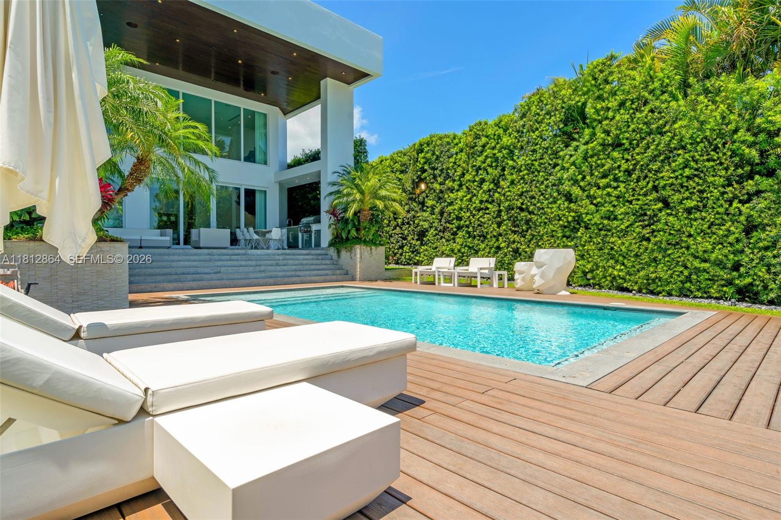 420 Island Dr, Key Biscayne FL 33149
