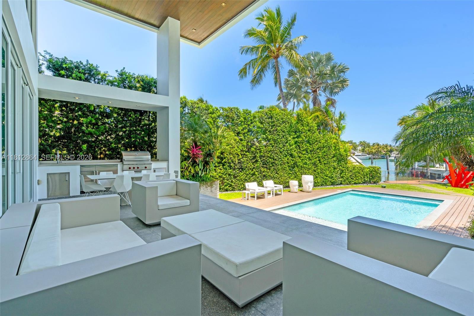 420 Island Dr, Key Biscayne FL 33149