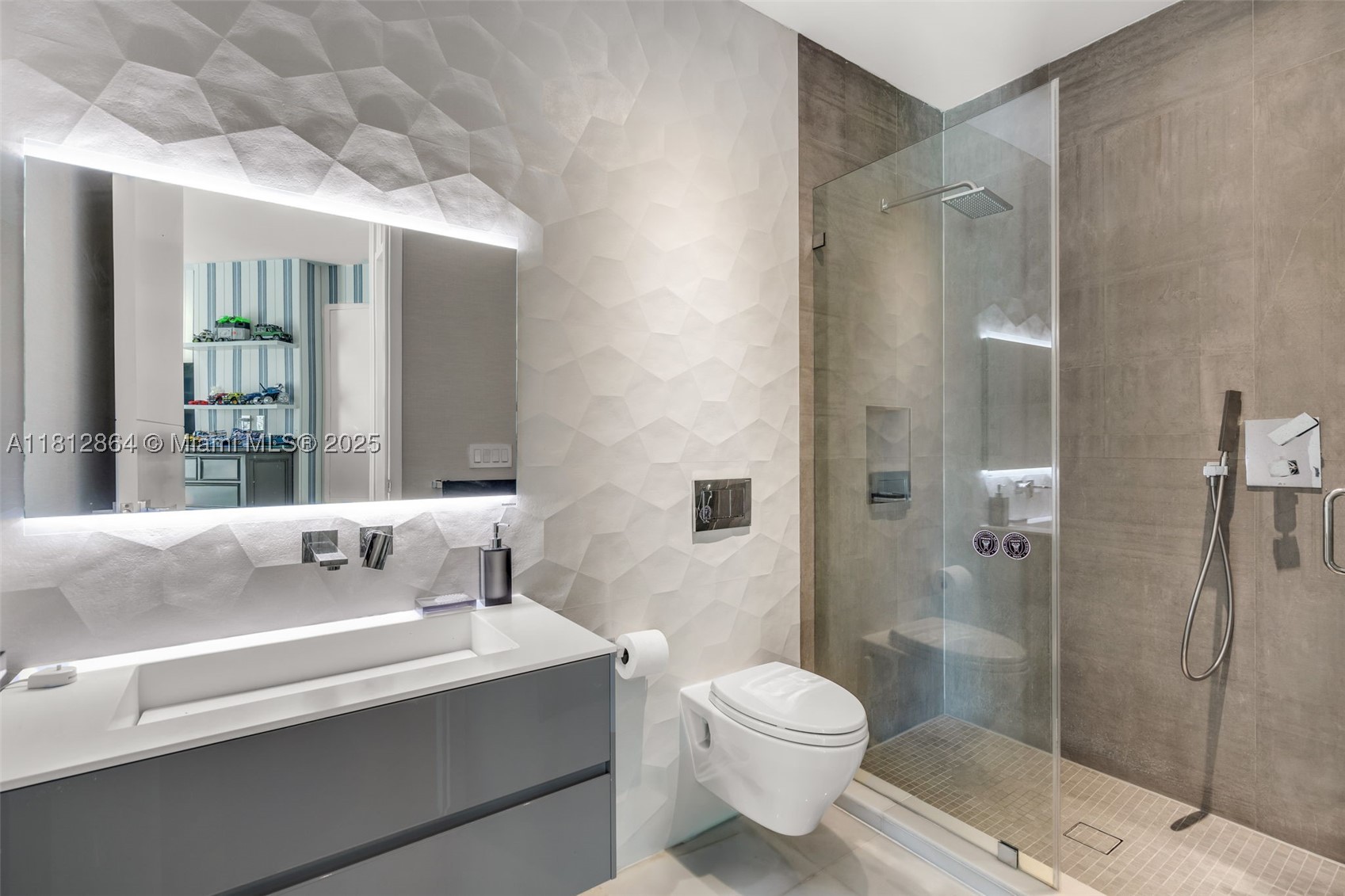 420 Island Dr, Key Biscayne FL 33149