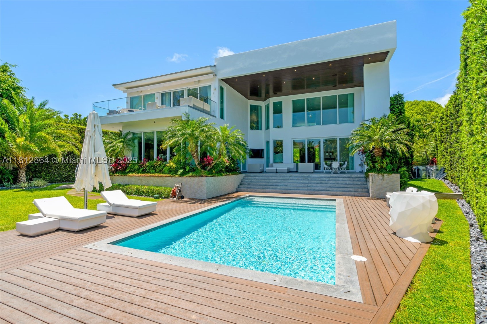 420 Island Dr, Key Biscayne FL 33149