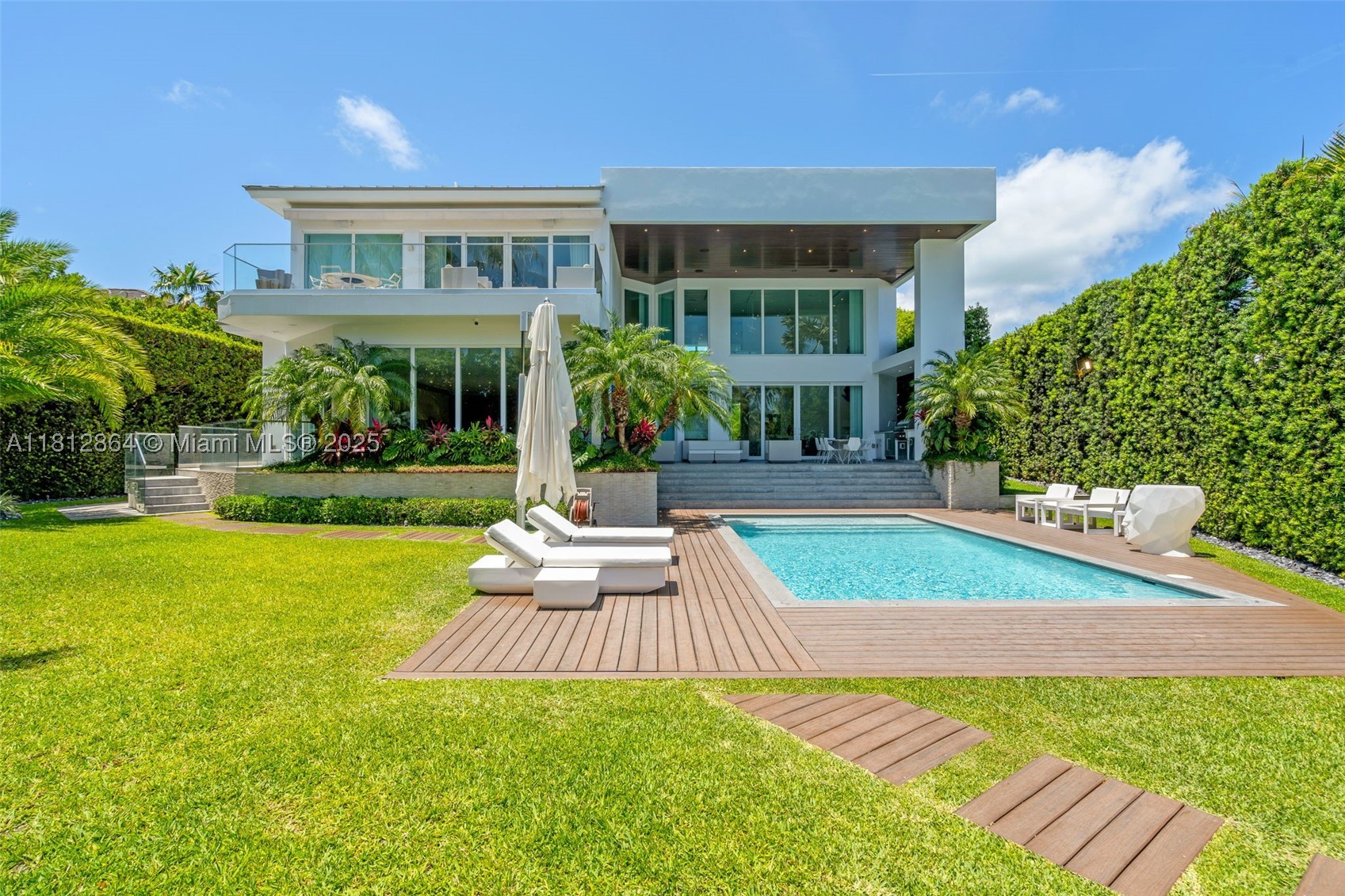 420 Island Dr, Key Biscayne FL 33149