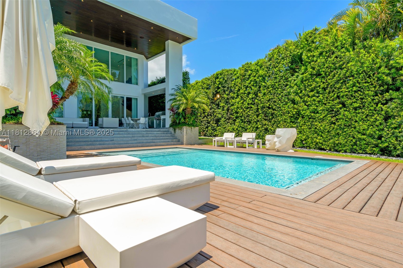 420 Island Dr, Key Biscayne FL 33149