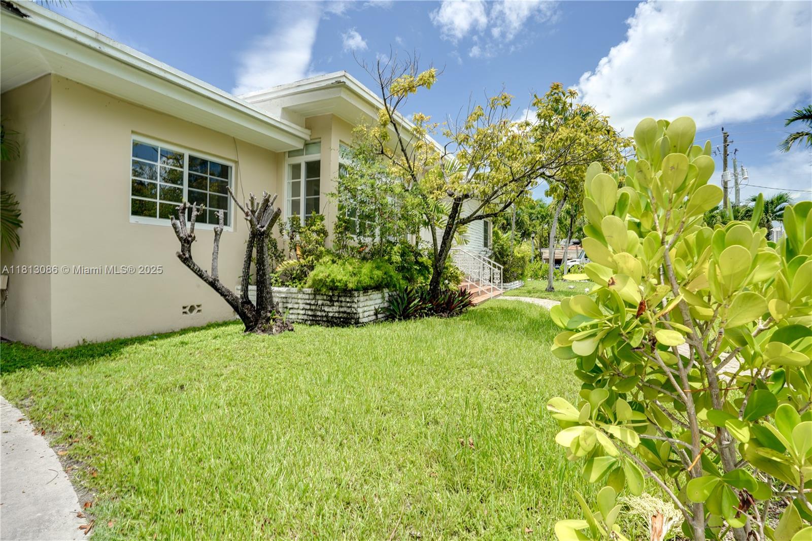 1201 S Biscayne Point Rd, Miami Beach FL 33141