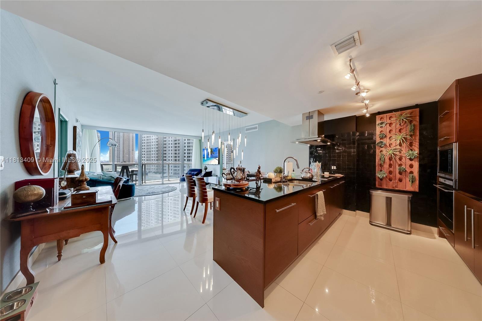465 Brickell Ave #1019, Miami FL 33131