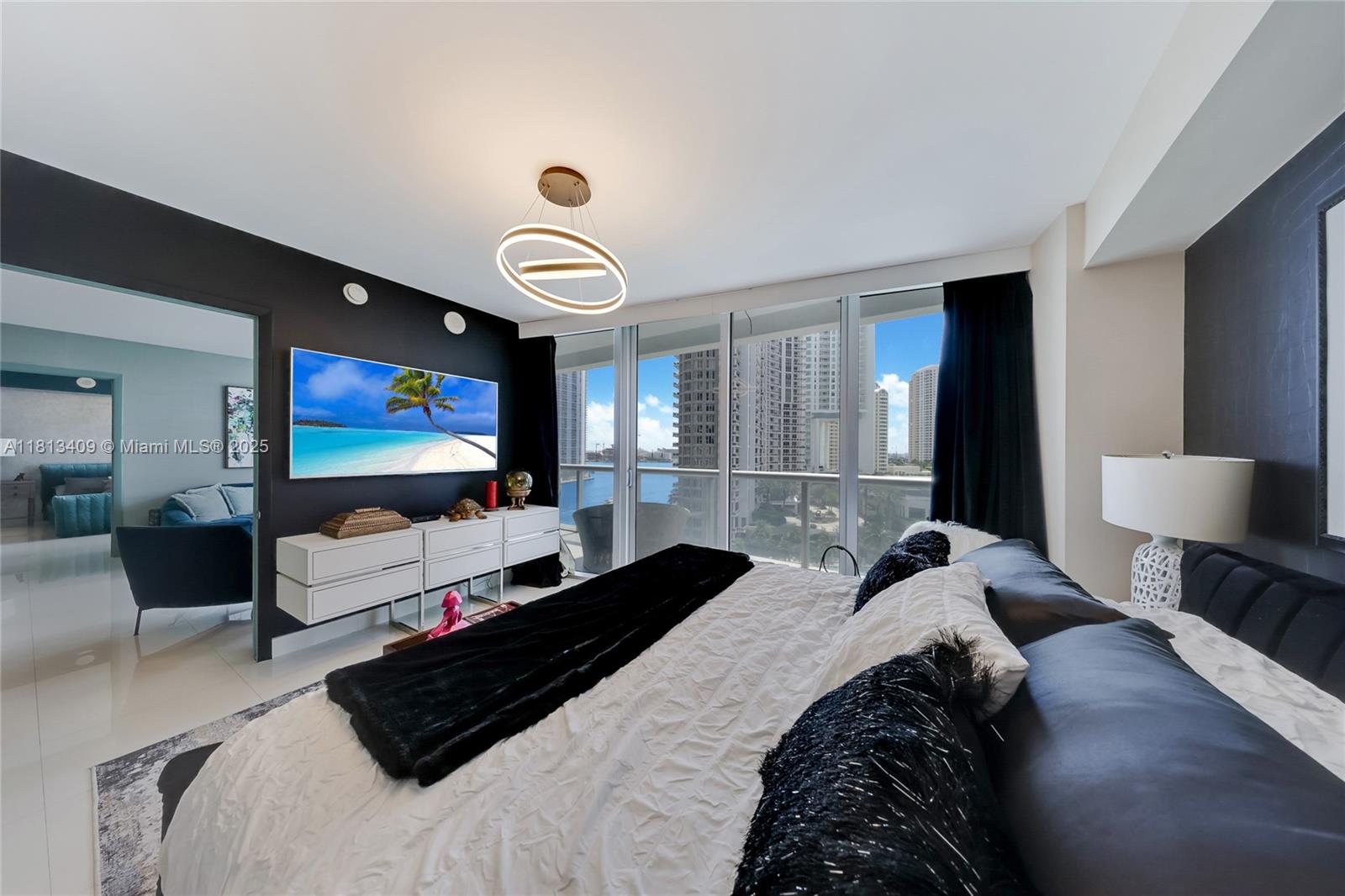 465 Brickell Ave #1019, Miami FL 33131