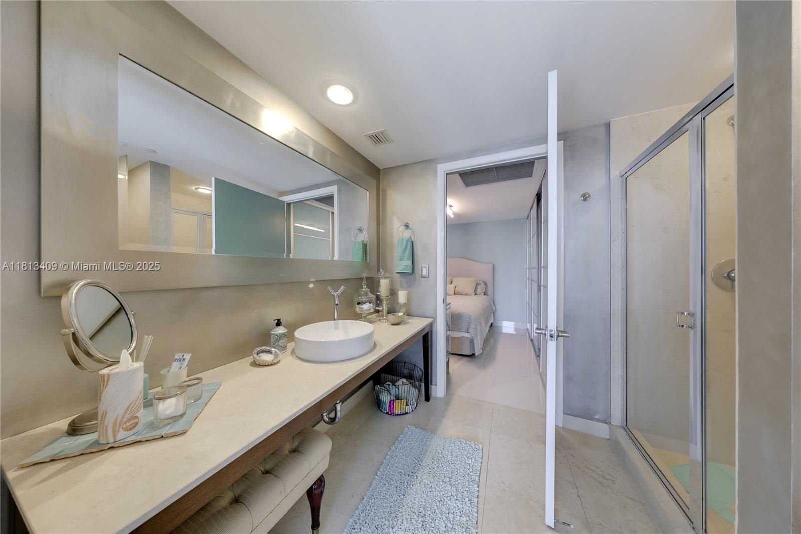 465 Brickell Ave #1019, Miami FL 33131