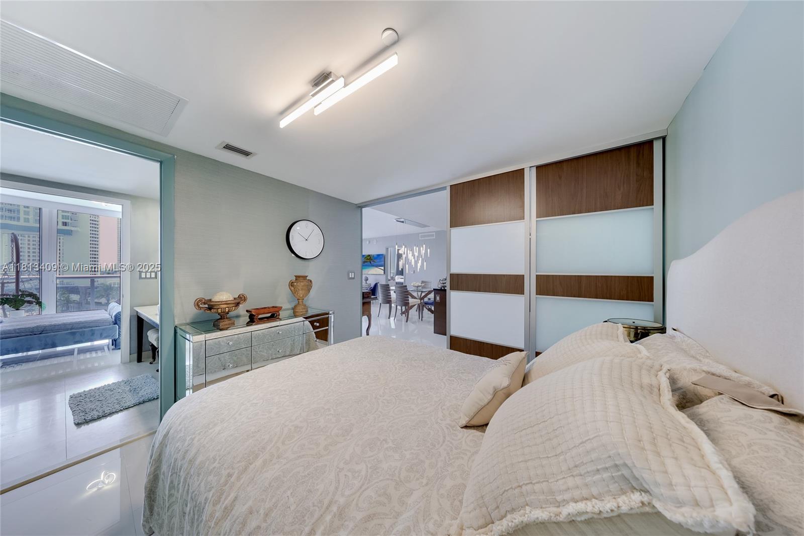 465 Brickell Ave #1019, Miami FL 33131