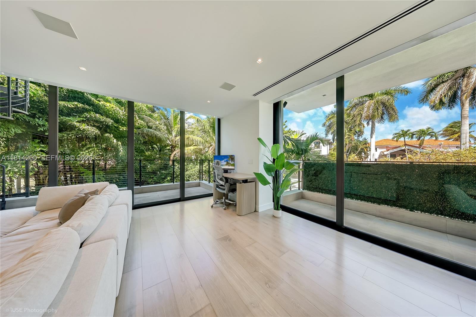 420 N Hibiscus Dr, Miami Beach FL 33139