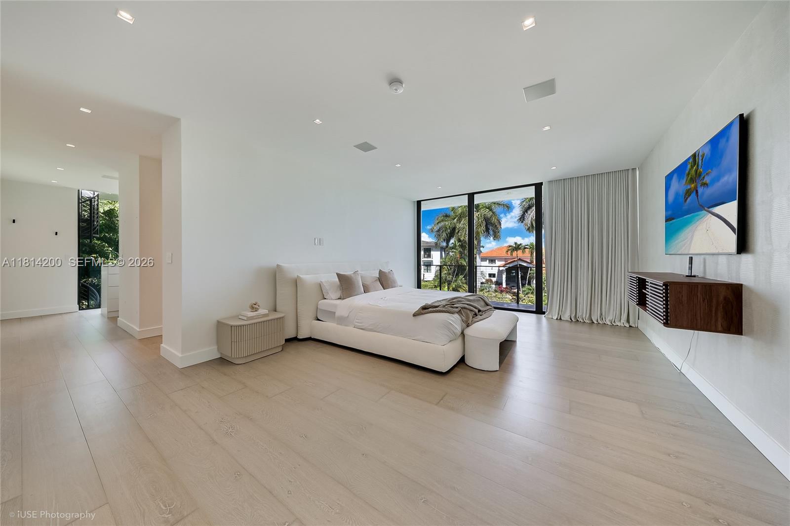 420 N Hibiscus Dr, Miami Beach FL 33139