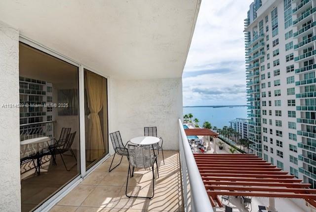 1200 Brickell Bay Dr #1617, Miami FL 33131