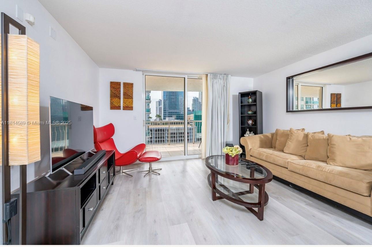 1200 Brickell Bay Dr #1617, Miami FL 33131