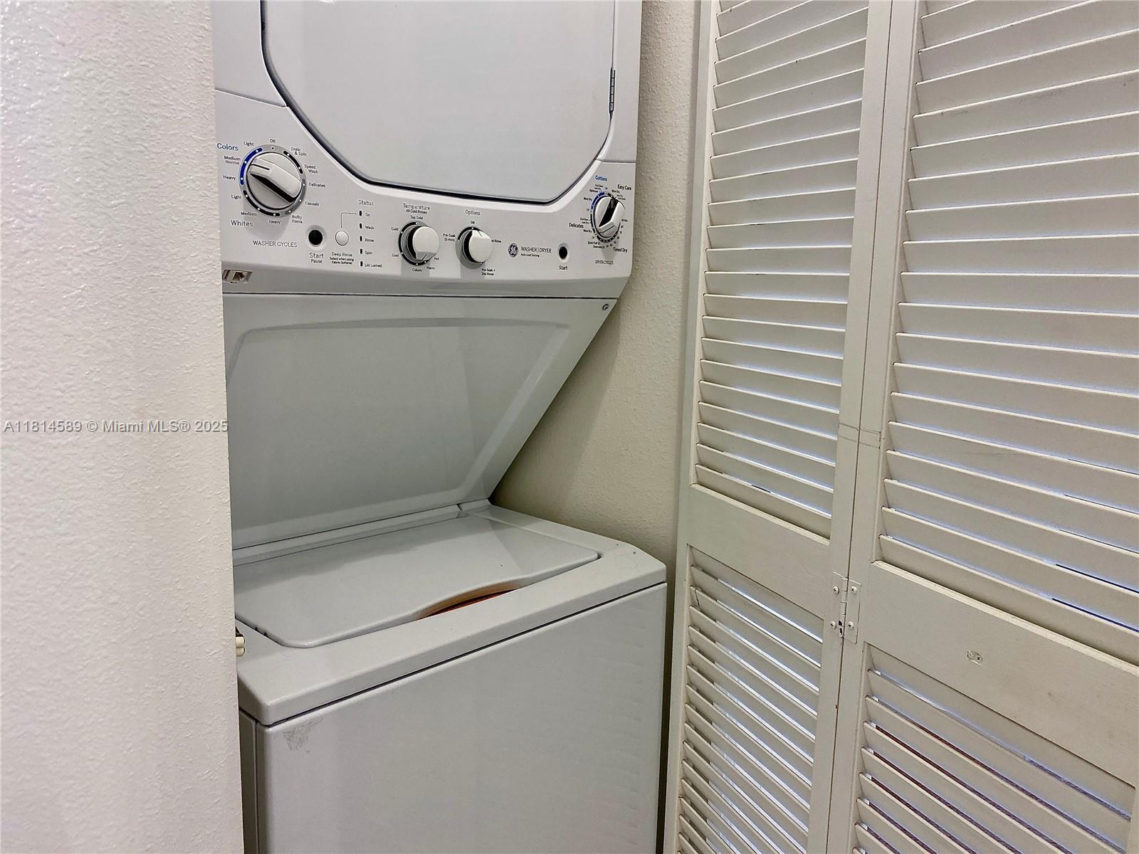1200 Brickell Bay Dr #1617, Miami FL 33131