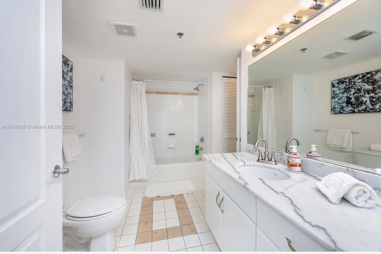 1200 Brickell Bay Dr #1617, Miami FL 33131