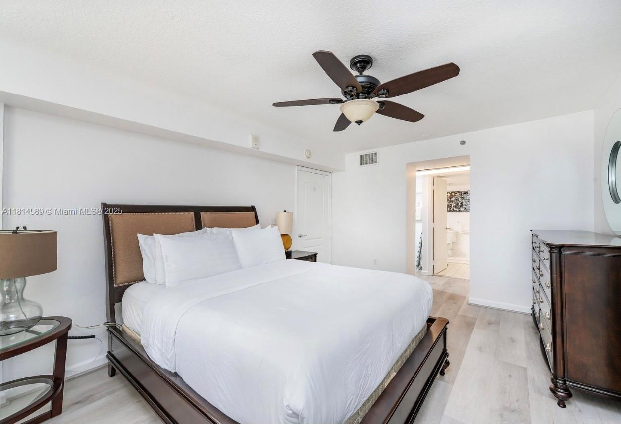 1200 Brickell Bay Dr #1617, Miami FL 33131